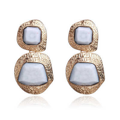 Γυναικεία σκουλαρίκια σε διάφορα χρώματα