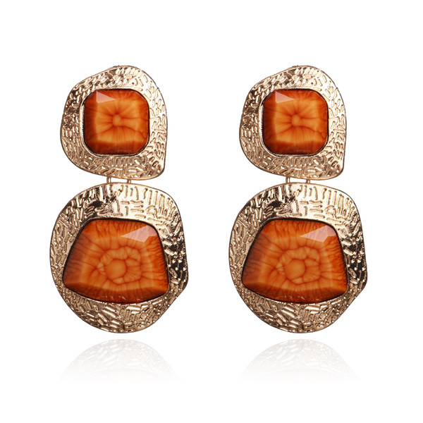 Γυναικεία σκουλαρίκια σε διάφορα χρώματα