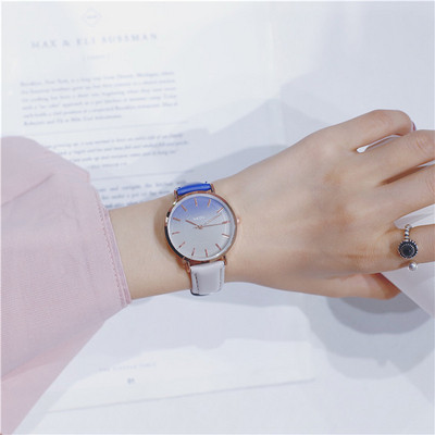 Γυναικείο μοντέρνο ρολόι με ενδιαφέρον λουρί