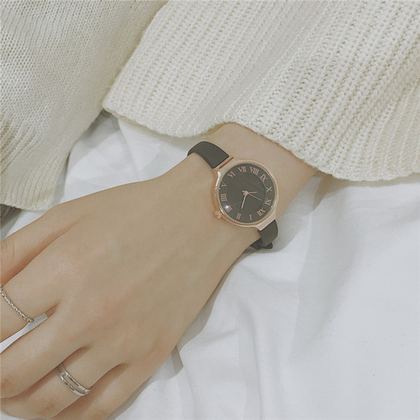 Γυναικείο ρολόι με λεπτό δερμάτινο λουράκι σε τέσσερα χρώματα