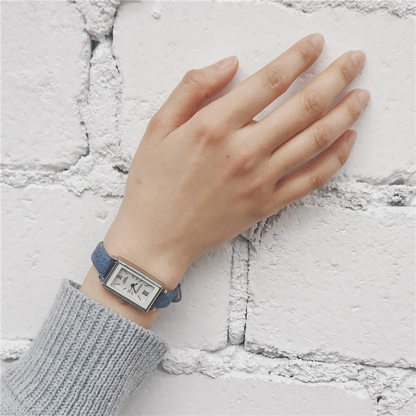 Női karóra téglalap alakú négy színben