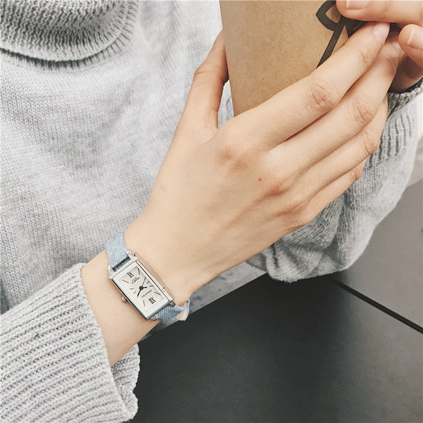 Női karóra téglalap alakú négy színben