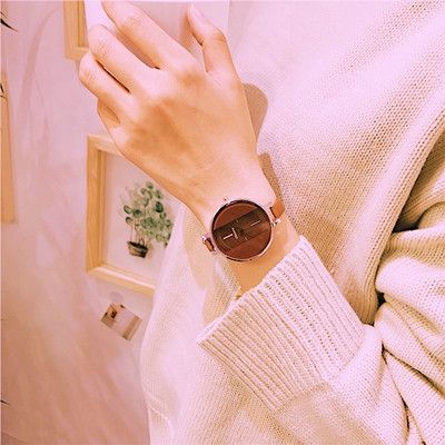 Κομψό ρολόι για γυναίκες σε τέσσερα χρώματα