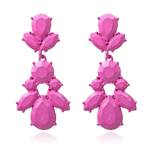 Μακριά γυναικεία σκουλαρίκια σε ροζ και μαύρο χρώμα