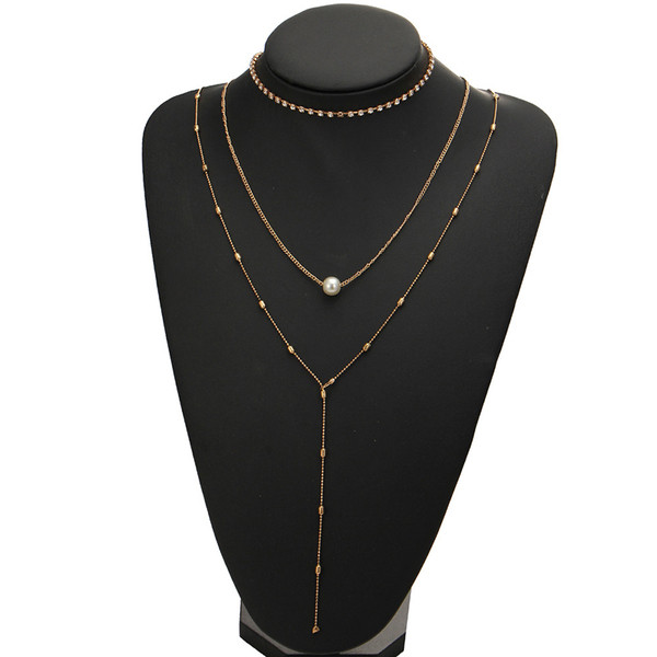 Απαλό γυναικείο σύνολο από τρία κολιέ με πέρλες σε χρυσό και ασημί χρώμα