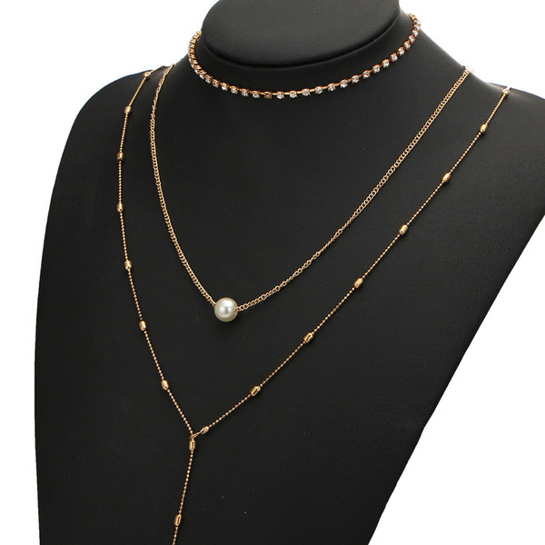 Απαλό γυναικείο σύνολο από τρία κολιέ με πέρλες σε χρυσό και ασημί χρώμα