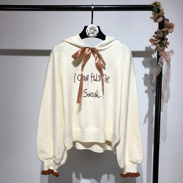 Egyedi női pulóver kapucnival és felirattal három színben