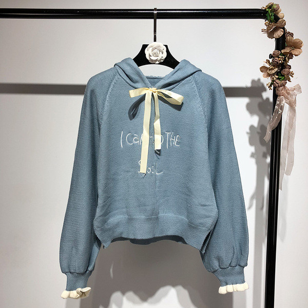 Egyedi női pulóver kapucnival és felirattal három színben