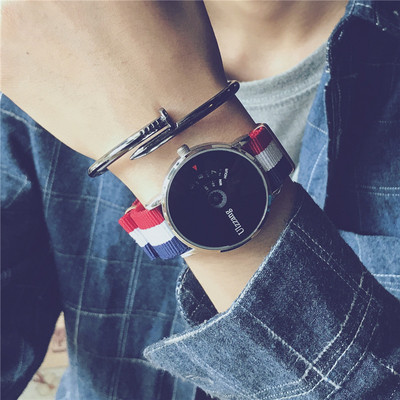 Modern női karóra színes szíjjal