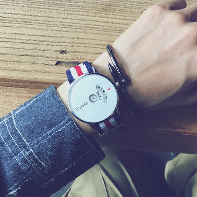 Modern női karóra színes szíjjal