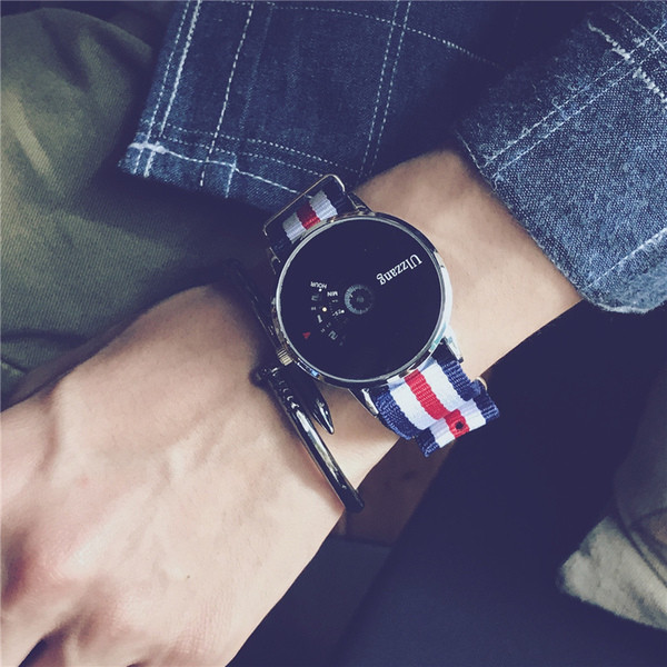 Modern női karóra színes szíjjal