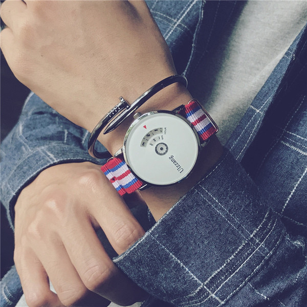 Modern női karóra színes szíjjal