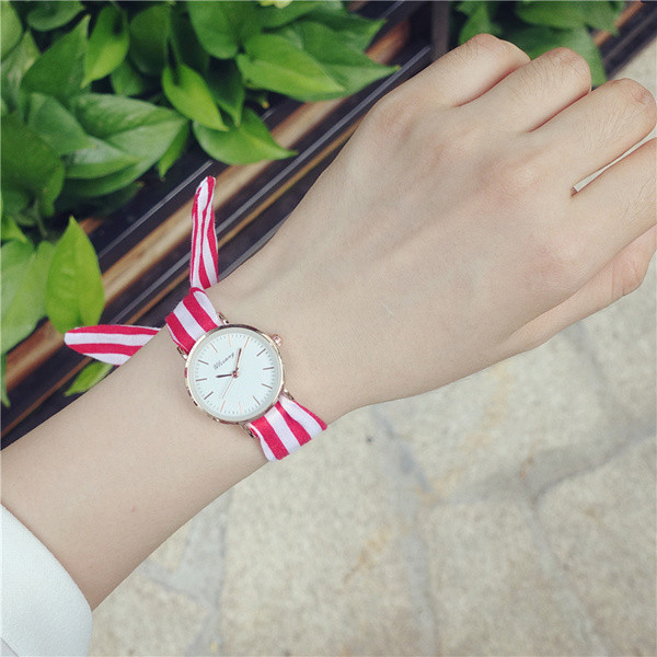 Női karóra érdekes szíjjal - két modell