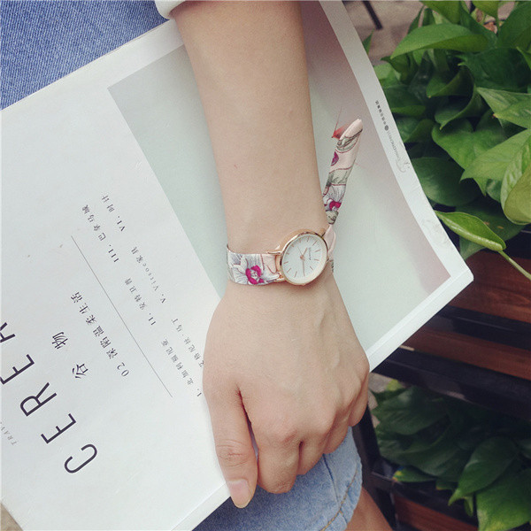 Női karóra érdekes szíjjal - két modell