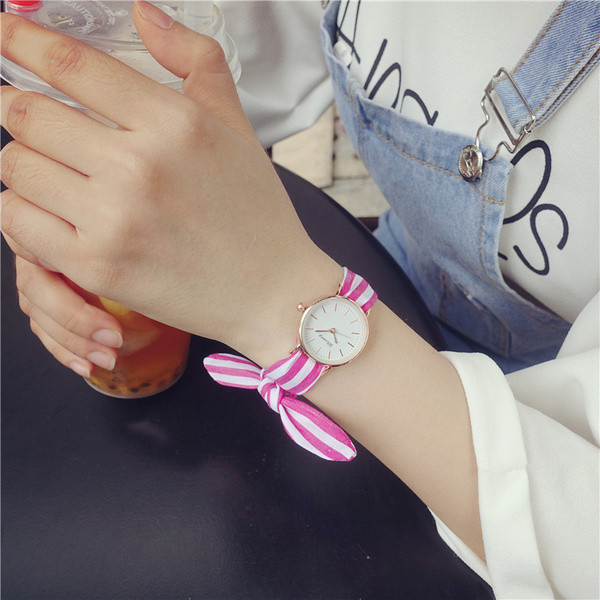 Női karóra érdekes szíjjal - két modell