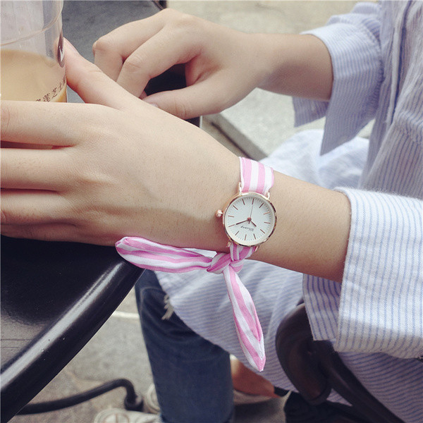 Női karóra érdekes szíjjal - két modell