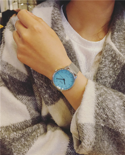 Stílusos női karóra öt színben