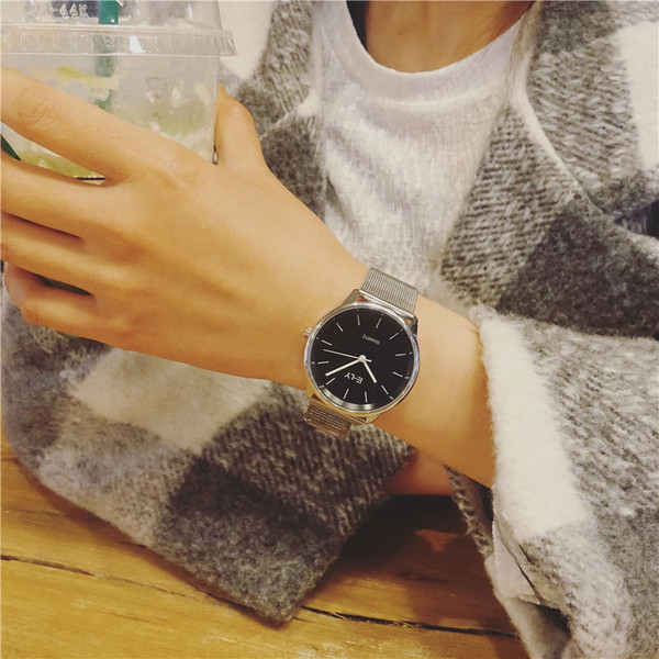 Stílusos női karóra öt színben