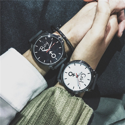 Модерен часовник в бял и черен цвят подходящ за мъже и жени