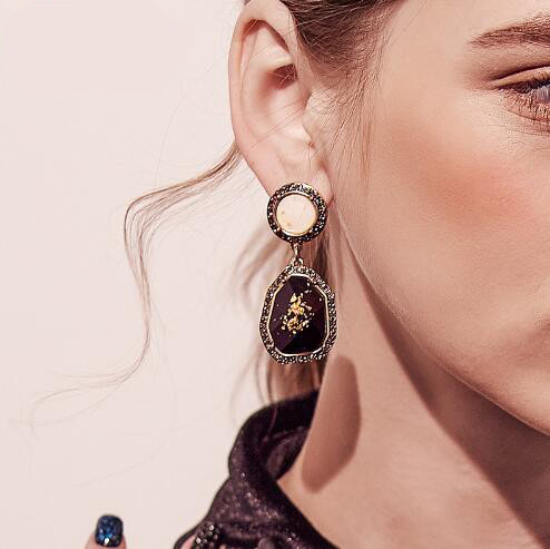 Stílusos női fülbevaló fekete és zöld színben