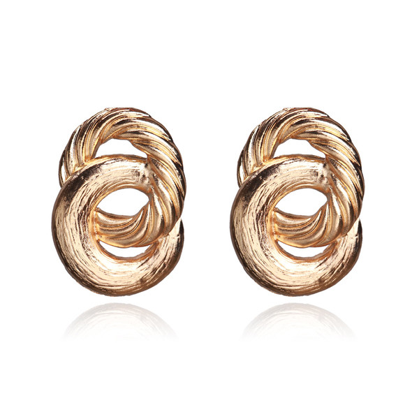 Cercei eleganti de dama in culoarea aurie