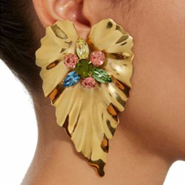 Modern női fülbevaló színes kövekkel, arany színben