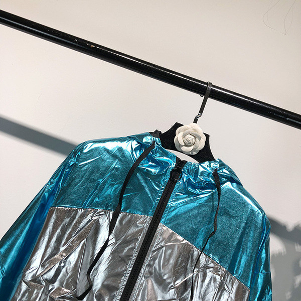 Модерно дамско яке за есента в преливащи се цветове