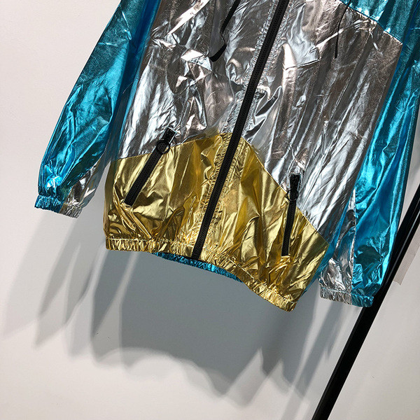 Модерно дамско яке за есента в преливащи се цветове