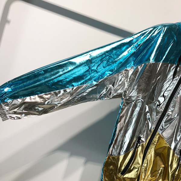 Модерно дамско яке за есента в преливащи се цветове