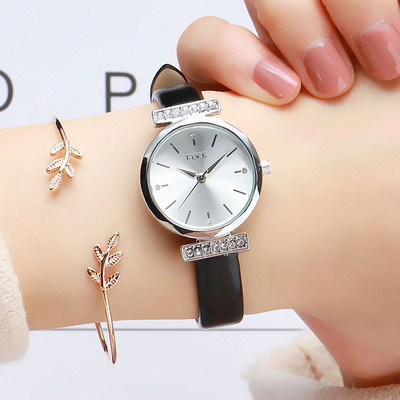 Stílusos női karóra kövekkel, öt színben