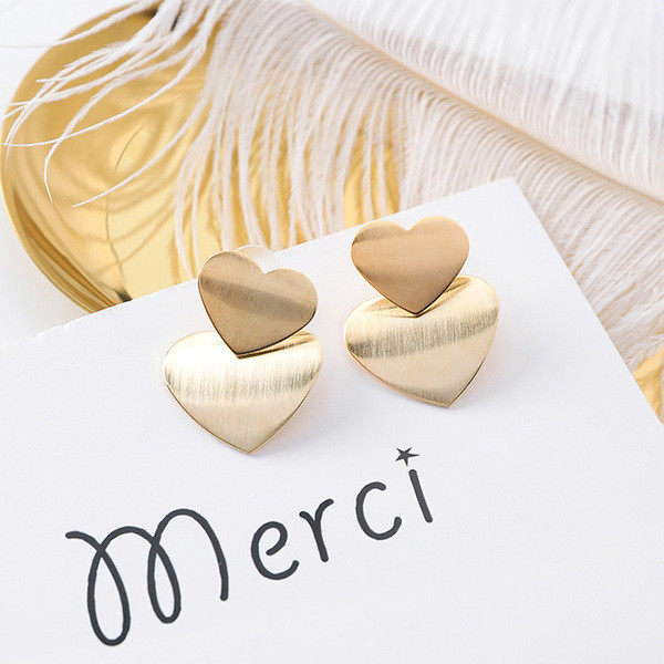 Cercei moderni de dama in culoarea aurie - Inimioare