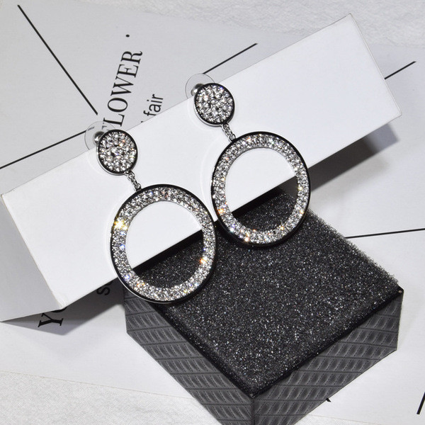 Κομψά γυναικεία σκουλαρίκια με δίχρωμες πέτρες