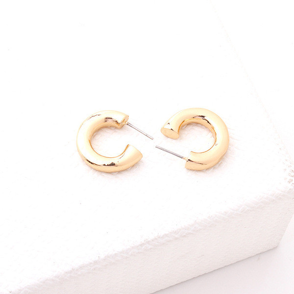 Alkalmi kis női fülbevaló arany színben