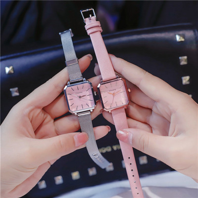 Γυναικείο ρολόι σε σχήμα τετράγωνο + βραχιόλι σε δύο μοντέλα
