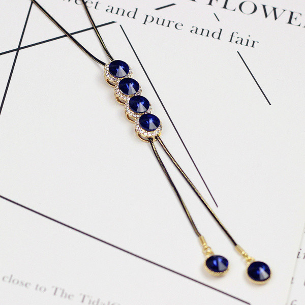 Női nyaklánc többféle modellben, színes kövekkel