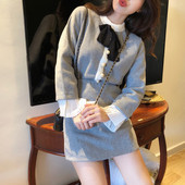 Stílusos női szett fekete és kék színben, benne zsebes szoknya és szalagos pulóver