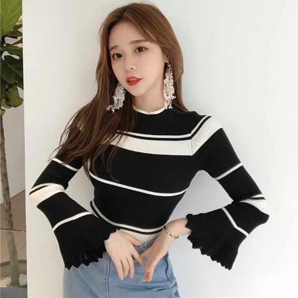 Pulover de dama cu dungi in trei culori cu maneci lotus