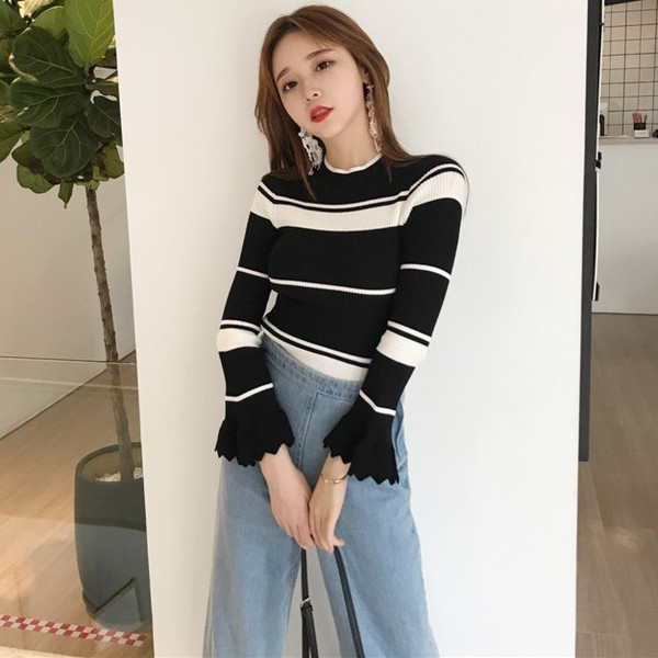 Pulover de dama cu dungi in trei culori cu maneci lotus