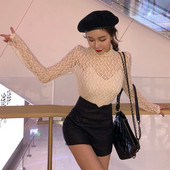 Γυναικεία μπλούζα με δαντέλες και με μακρύ μανίκι σε μαύρο και μπεζ χρώμα