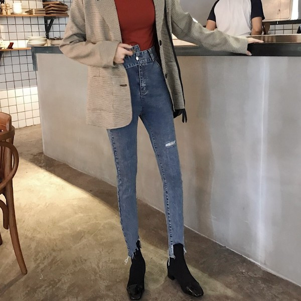 Női farmer magas derékkal, szakadt motívumokkal, világos színben