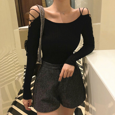 Μοντέρνα γυναικεία μπλούζα με ανοιχτούς ώμους και σταυρούς δεσμούς σε δύο χρώματα