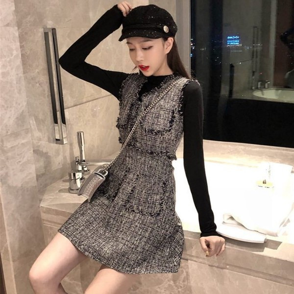 Modern női szett két részből - ruha és blúz hosszú ujjal