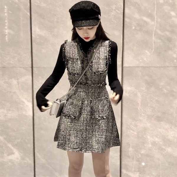 Modern női szett két részből - ruha és blúz hosszú ujjal