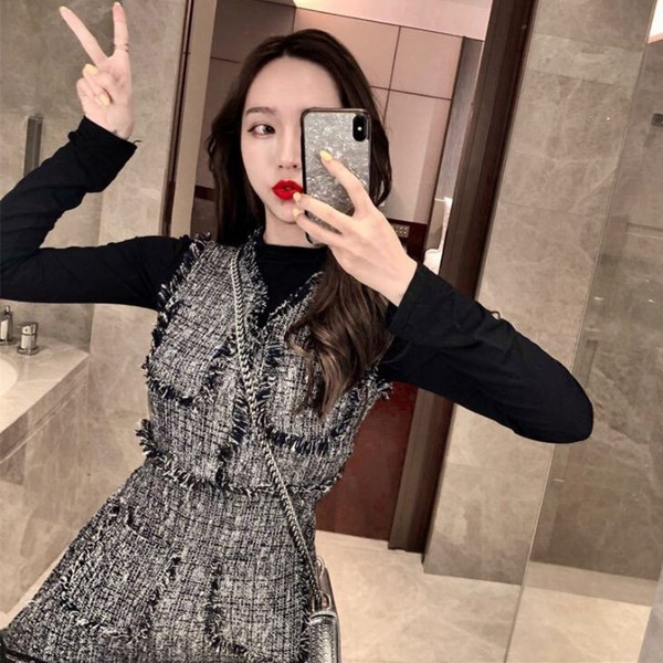 Modern női szett két részből - ruha és blúz hosszú ujjal