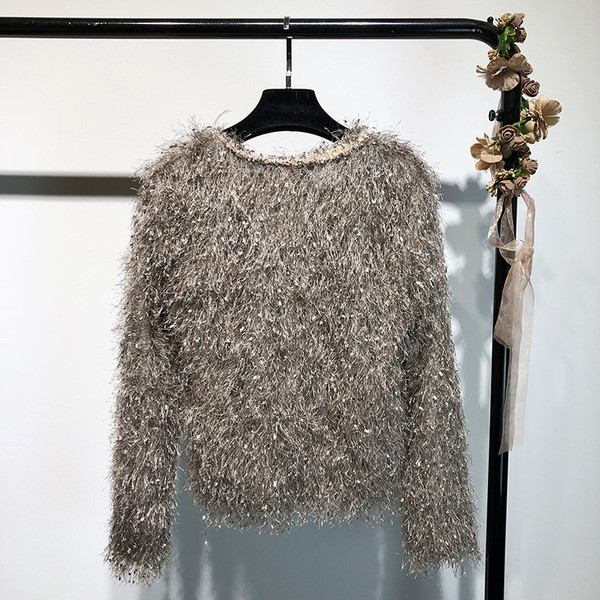 Κομψή γυναικεία ζακέτα με ντεκολτέ σε σχήμα V