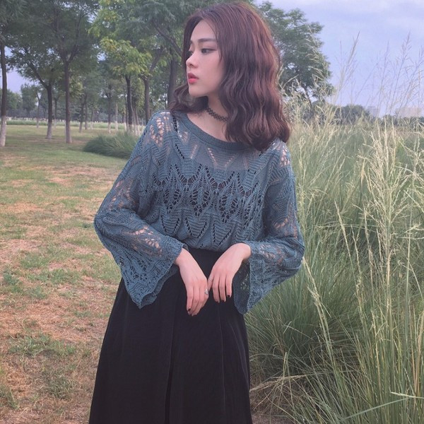 Γυναικεία μοντέρνα μπλούζα σε  μπλε χρώμα με φαρδιά μανίκια