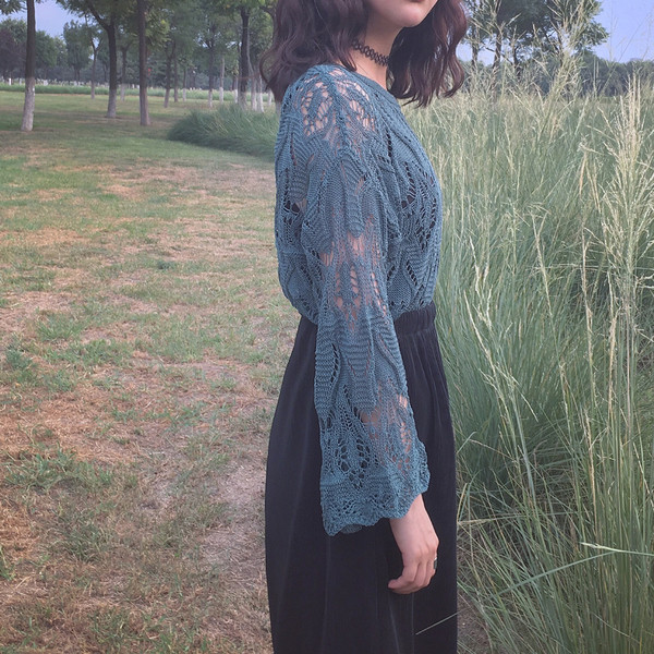 Γυναικεία μοντέρνα μπλούζα σε  μπλε χρώμα με φαρδιά μανίκια