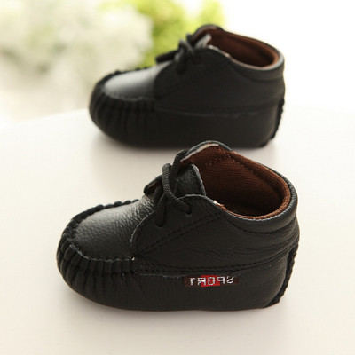 Бебешки кожени обувки с външен шев