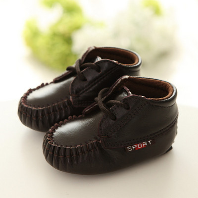 Бебешки кожени обувки с външен шев