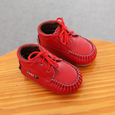 Бебешки кожени обувки с външен шев